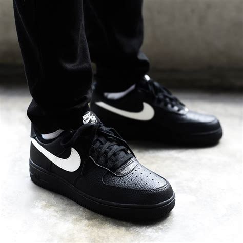 black af1 with white swoosh.